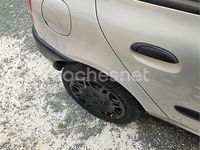 Usado Renault Clio II 60 CV (44 kW) 2000 Gris / plata Berlina