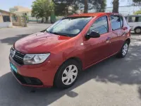 Usado Dacia Sandero Lauréate 75 CV (55 kW) 2017 Rojo Utilitario