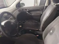 Usado Ford Focus Trend 100 CV (73 kW) 2004 Azul Berlina