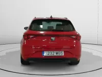 Usado Seat Leon Reference 116 CV (85 kW) 2022 Rojo Familiar