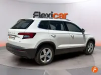 Usado Skoda Karoq Ambition 150 CV (110 kW) 2021 Blanco SUV