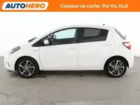 Używany Toyota Yaris Hybrid 101 KM (74 kW) 2019 Biały Sedan/Limuzyna