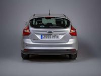 Usado Ford Focus Trend 105 CV (77 kW) 2011 Plateado Utilitario