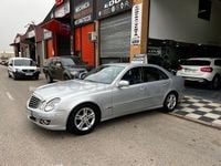 Usado Mercedes E220 Avantgarde 170 CV (125 kW) 2007 Gris / plata Berlina