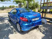 Usado Peugeot 206 110 CV (80 kW) 2002 Azul Descapotable