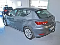 Usado Seat Leon Reference 116 CV (85 kW) 2018 Gris / plata Berlina