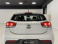 Käytetty Kia Rio 84 HP (61 kW) 2018 Harmaa Sedan