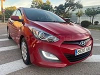 Usado Hyundai i30 90 CV (66 kW) 2014 Granate Berlina