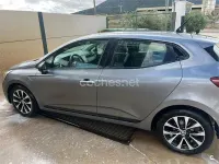Begagnad Renault Clio V Zen 90 HK (66 kW) 2023 Grå Sedan