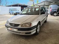 Usado Toyota Avensis Terra 110 CV (80 kW) 2000 Gris / plata Familiar
