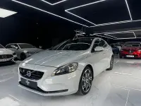Usado Volvo V40 R-Design 177 CV (130 kW) 2013 Beige Berlina