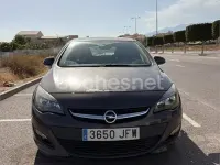 Usado Opel Astra Selective 110 CV (80 kW) 2015 Gris / plata Berlina