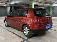 Usado VW Golf V Trendline 105 CV (77 kW) 2008 Granate Familiar
