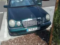 Usado Mercedes E300 Elegance 177 CV (130 kW) 1996 Verde Familiar