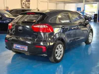 Usado Kia Rio 75 CV (55 kW) 2016 Gris / plata Utilitario