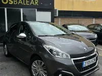 Usado Peugeot 208 Signature Sky 82 CV (60 kW) 2019 Gris / plata Utilitario