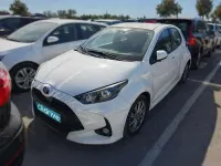 Begagnad Toyota Yaris Hybrid Active 116 HK (85 kW) 2022 Vit Halvkombi