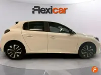 Usado Peugeot 208 Active 100 CV (73 kW) 2024 Blanco Utilitario