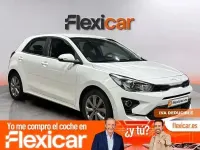 Usado Kia Rio 100 CV (73 kW) 2023 Blanco Berlina
