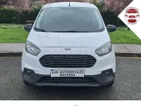 Usado Ford Tourneo Courier Titanium 100 CV (73 kW) 2019 Blanco Monovolumen