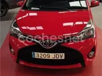Usado Toyota Yaris Advance 99 CV (72 kW) 2015 Rojo Utilitario