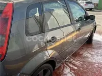 Usado Ford Fiesta 90 CV (66 kW) 2006 Azul Utilitario