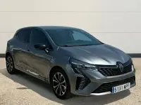 Usado Renault Clio Techno 90 CV (66 kW) 2024 Gris Utilitario