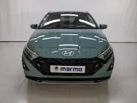 Usado Hyundai i20 100 CV (73 kW) 2025 Verde Utilitario