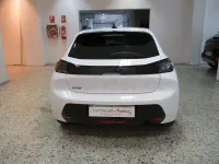 Usado Peugeot 208 Allure 100 CV (73 kW) 2025 Blanco Utilitario