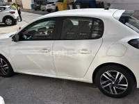 Usado Peugeot 208 Allure 100 CV (73 kW) 2023 Blanco Utilitario