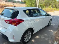 Usado Toyota Auris Business Edition 124 CV (91 kW) 2014 Blanco Berlina