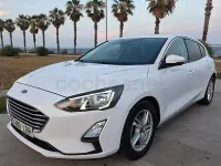 Usado Ford Focus Trend 120 CV (88 kW) 2019 Blanco Berlina