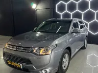 Usado Mitsubishi Outlander Motion 203 CV (149 kW) 2014 Gris / plata SUV