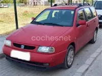 Usado Seat Cordoba 100 CV (73 kW) 1998 Rojo Familiar
