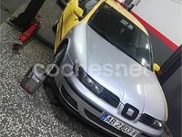 Usado Seat Leon Sport 110 CV (80 kW) 2000 Amarillo Berlina