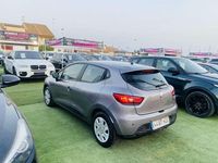 Usado Renault Clio Collection 75 CV (55 kW) 2014 Gris Utilitario