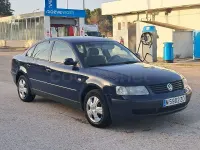 Usado VW Passat Comfortline 125 CV (91 kW) 2000 Azul Berlina