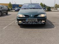 Usado Renault Mégane 90 CV (66 kW) 1999 Verde Berlina