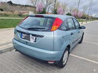 Usado Ford Focus Trend 100 CV (73 kW) 1999 Gris / plata Berlina