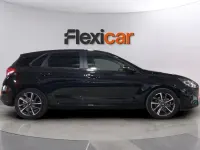 Usado Hyundai i30 110 CV (80 kW) 2024 Negro Berlina