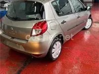 Usado Renault Clio II 75 CV (55 kW) 2011 Beige Berlina
