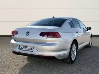 Usado VW Passat Executive 150 CV (110 kW) 2021 Plateado Berlina