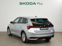 Usado Skoda Scala Selection 116 CV (85 kW) 2025 Gris plata Utilitario
