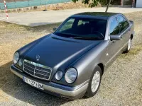 Usado Mercedes E230 Elegance 150 CV (110 kW) 1997 Gris Berlina