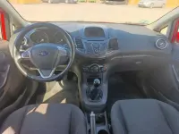 Usado Ford Fiesta Trend 82 CV (60 kW) 2016 Rojo Utilitario