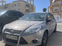 Usado Ford Focus Trend 125 CV (91 kW) 2013 Gris / plata Berlina
