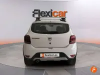 Usado Dacia Sandero Comfort 91 CV (66 kW) 2018 Blanco Utilitario
