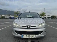 Usado Peugeot 206 90 CV (66 kW) 2000 Gris / plata Berlina