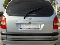 Usado Opel Zafira Elegance 100 CV (73 kW) 2002 Gris Monovolumen