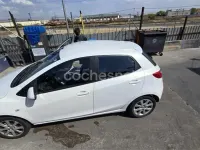 Usado Mazda 2 Style 75 CV (55 kW) 2011 Blanco Utilitario